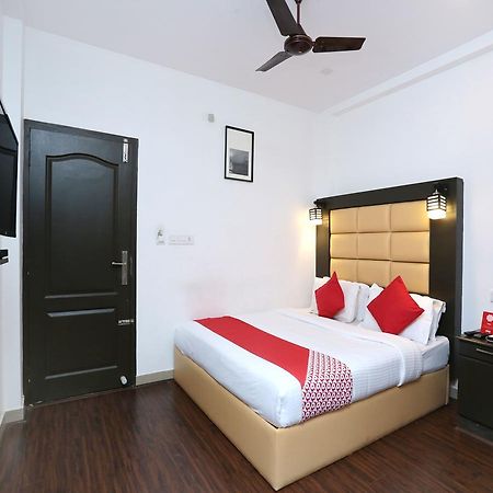 Hotel Qube Kochi Bagian luar foto