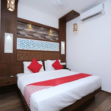 Hotel Qube Kochi Bagian luar foto