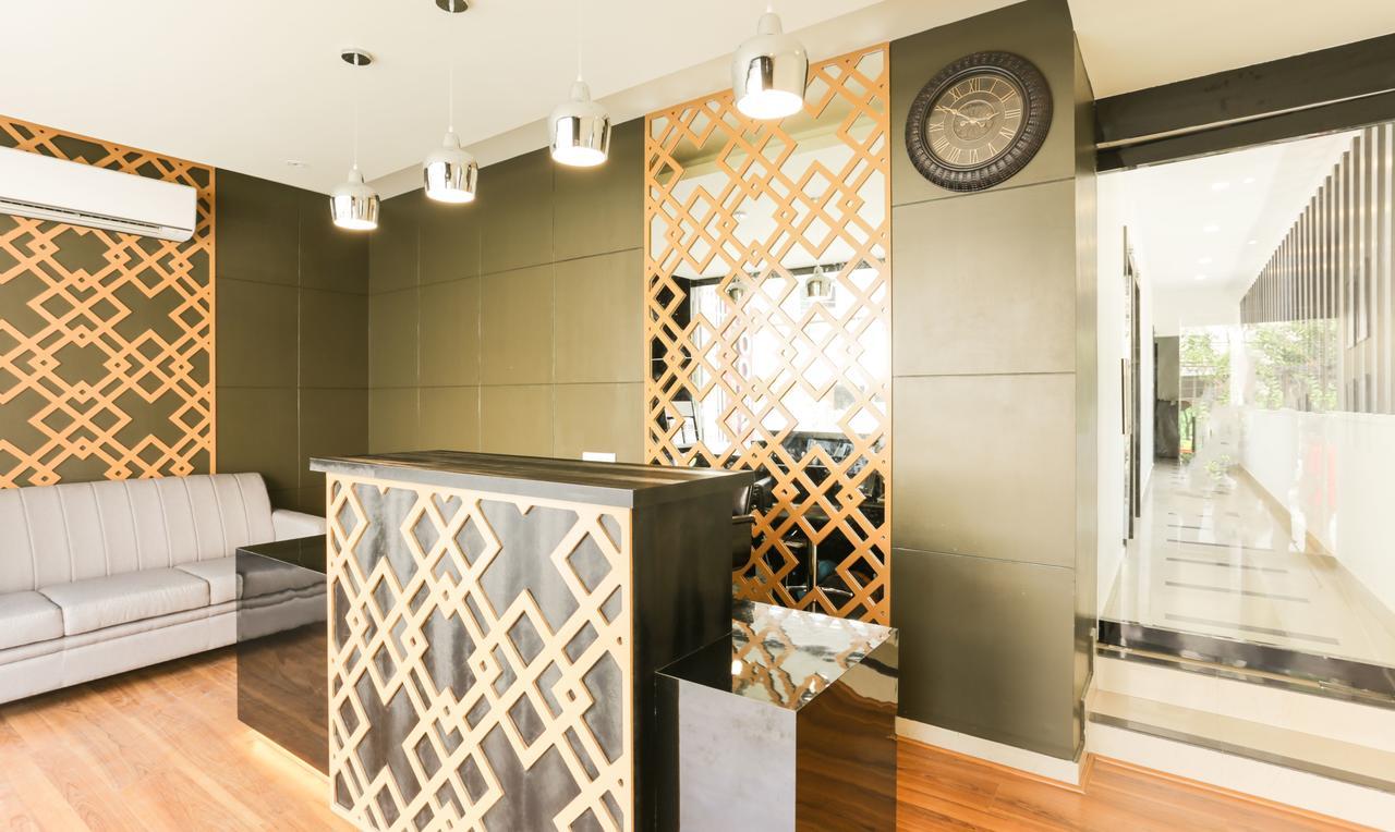 Hotel Qube Kochi Bagian luar foto