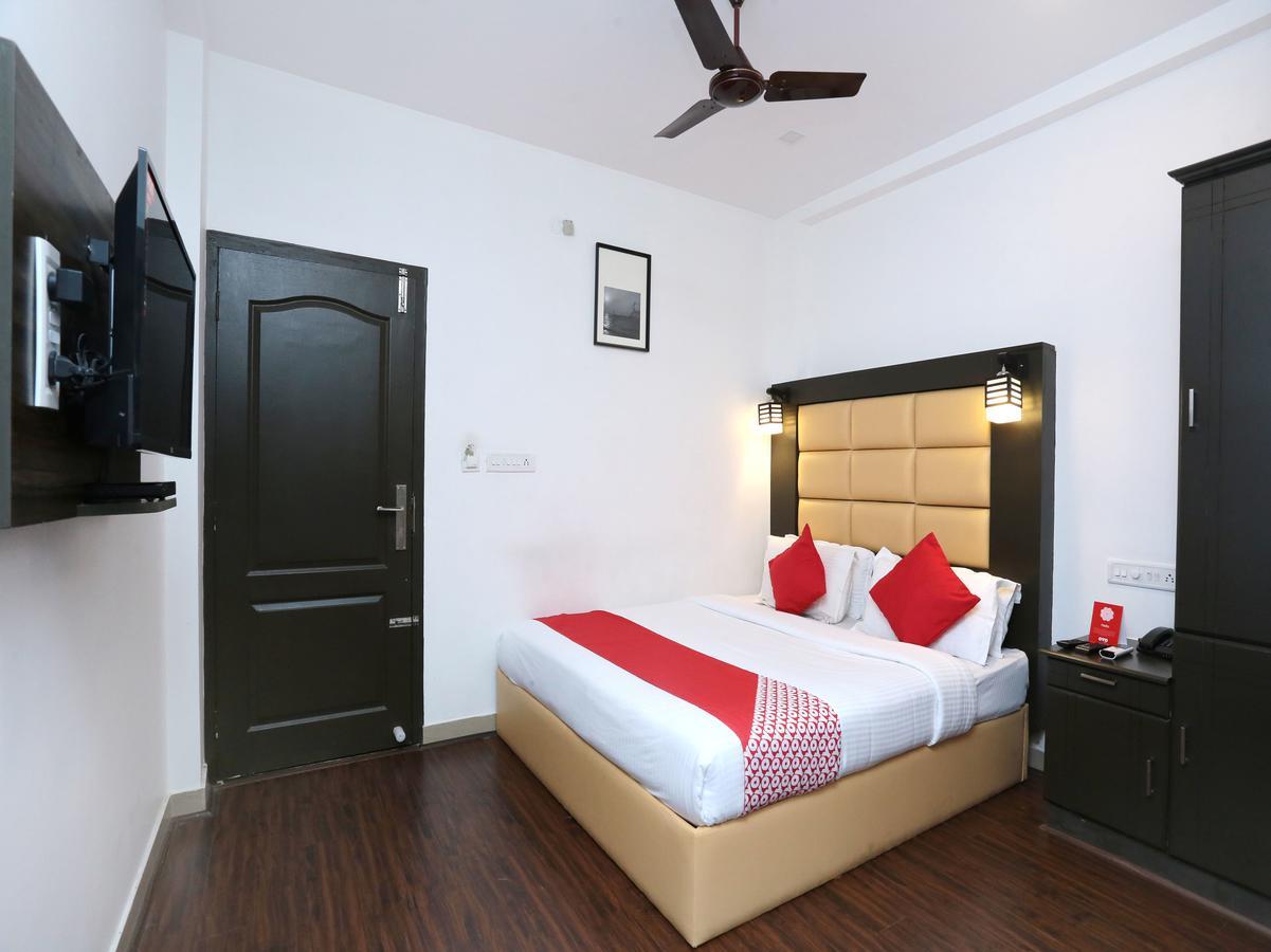 Hotel Qube Kochi Bagian luar foto