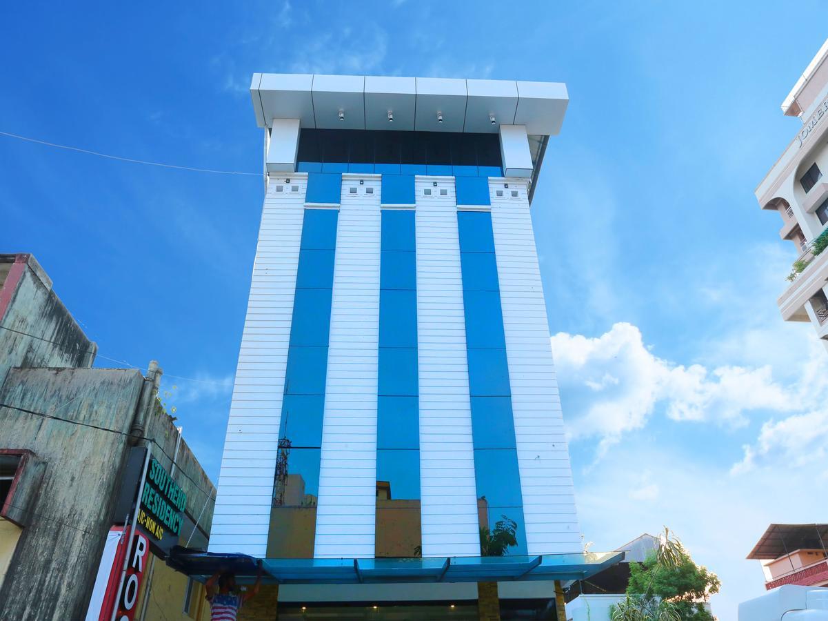 Hotel Qube Kochi Bagian luar foto