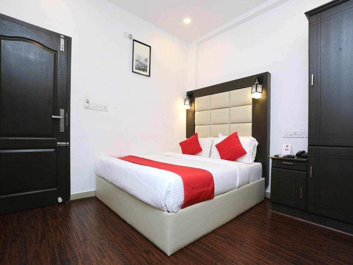 Hotel Qube Kochi Bagian luar foto