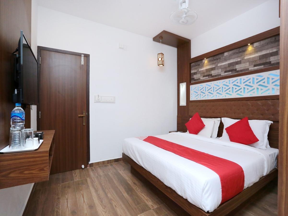 Hotel Qube Kochi Bagian luar foto