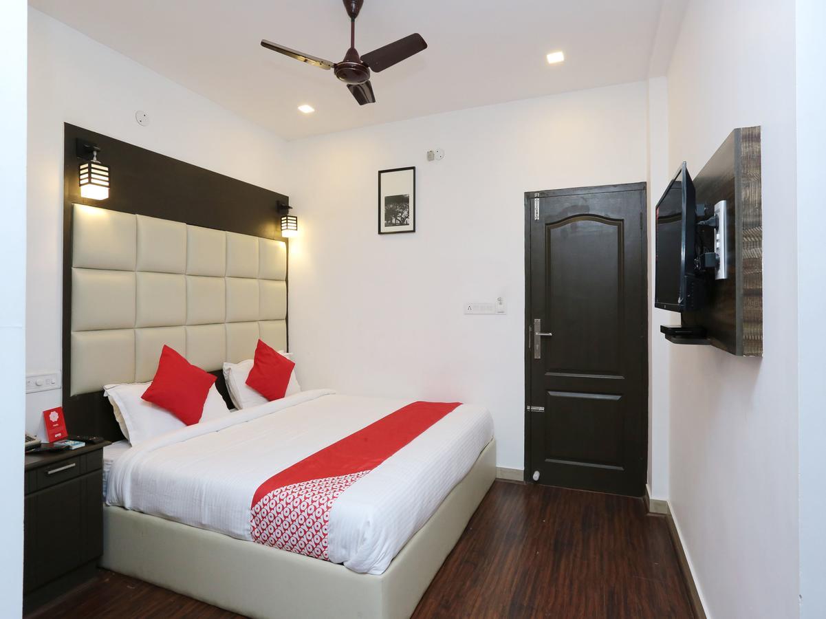 Hotel Qube Kochi Bagian luar foto