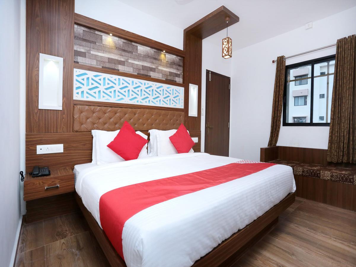 Hotel Qube Kochi Bagian luar foto