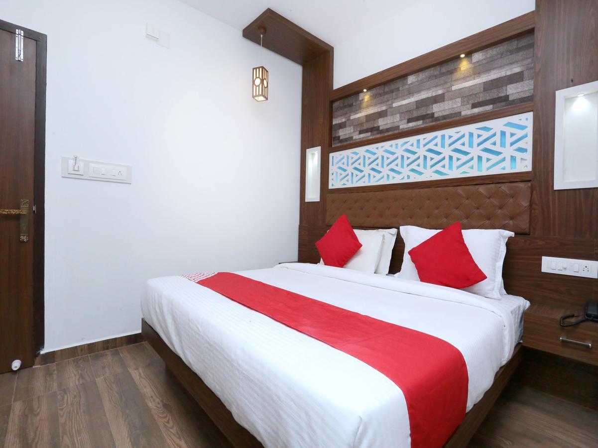 Hotel Qube Kochi Bagian luar foto