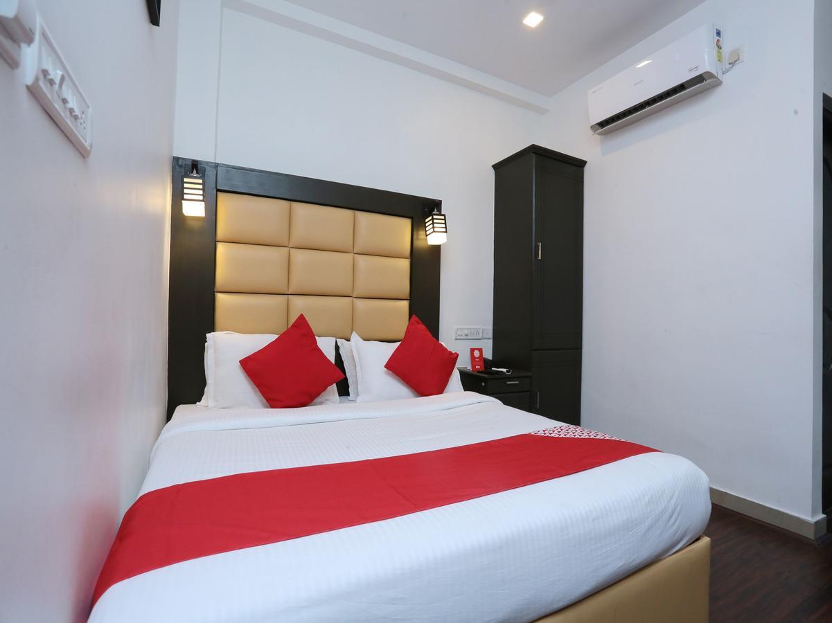Hotel Qube Kochi Bagian luar foto