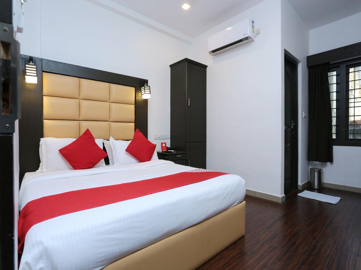 Hotel Qube Kochi Bagian luar foto