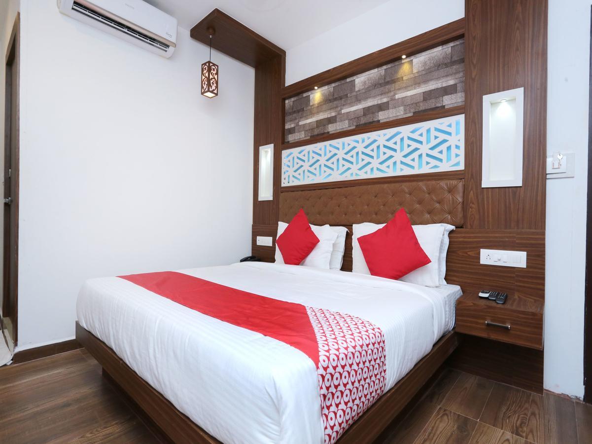 Hotel Qube Kochi Bagian luar foto