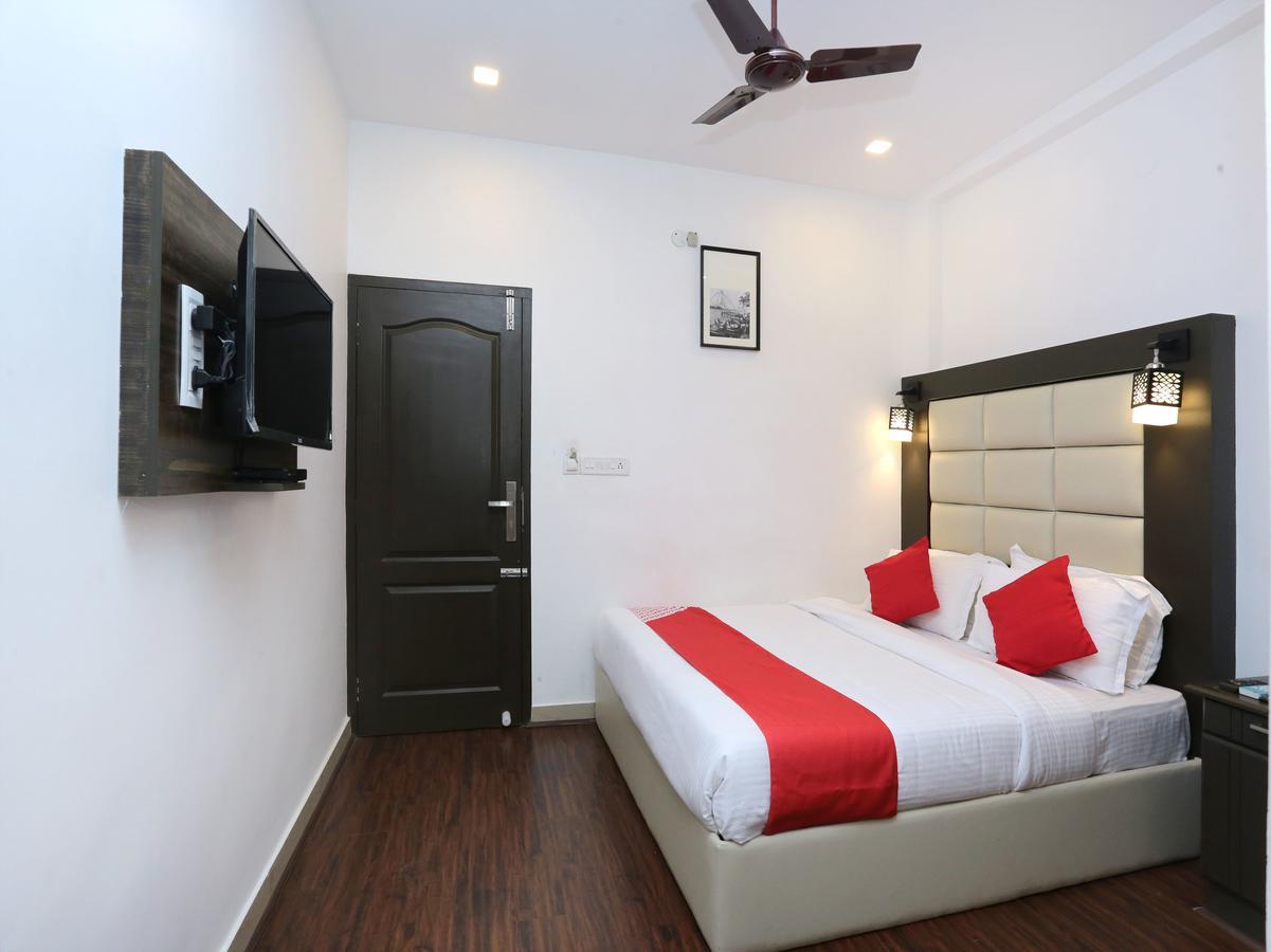 Hotel Qube Kochi Bagian luar foto